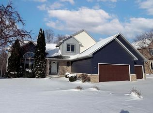 8433 Upland Ln N, Maple Grove, MN 55311