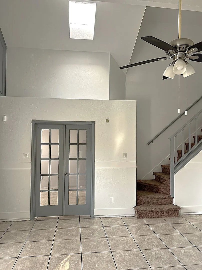 A great fully furnished home in Humble — Photo 2