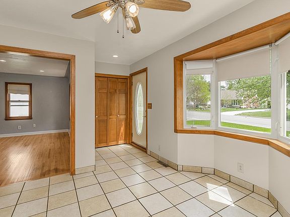4th image of 2065 William St