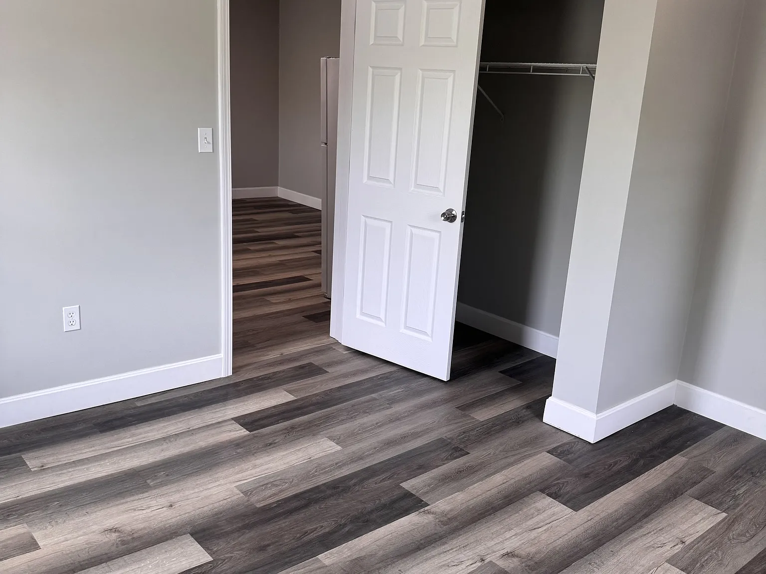 460 East Riverside Drive - B — Photo 1