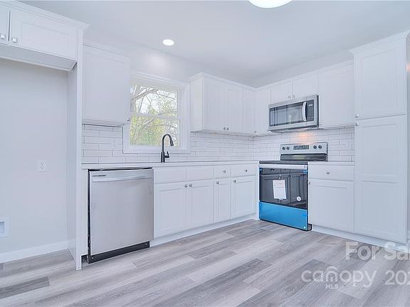 3rd image of 624 Dundeen Dr