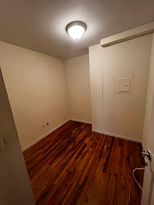 Rented by Salon Realty Corp | media 5