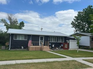 1004 E St, Edgemont, SD 57735