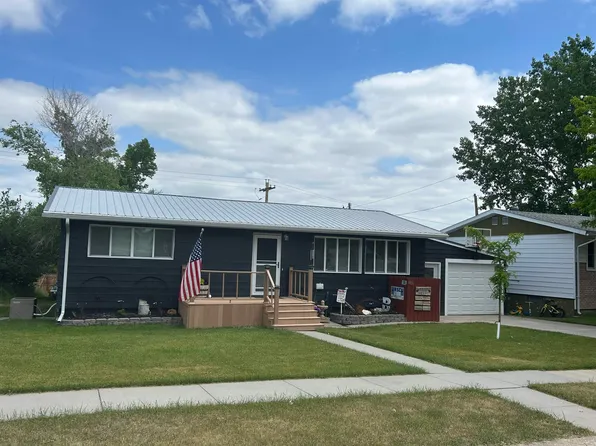 1004 E St, Edgemont, SD 57735