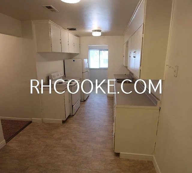 1903 E Wellesley Ave — Photo 3