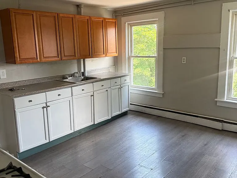 49 Brook St — Photo 1