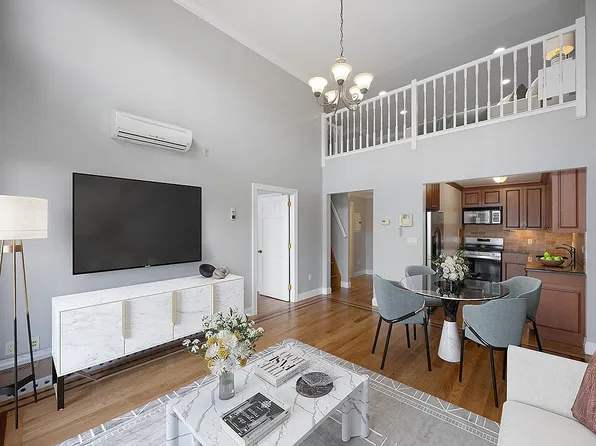 216 Calyer St APT 2A, Brooklyn, NY 11222