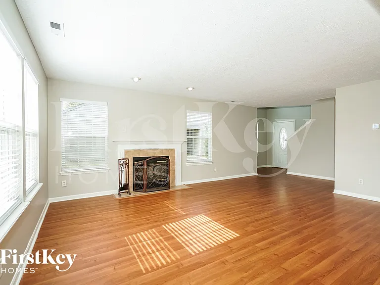 10741 Newgate Ln — Photo 3