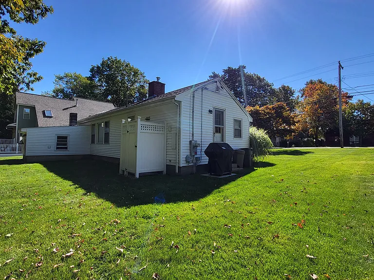 92 Bourne Ave — Photo 18