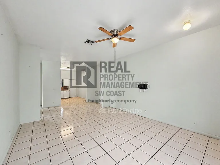 1043 Abrams Blvd — Photo 9