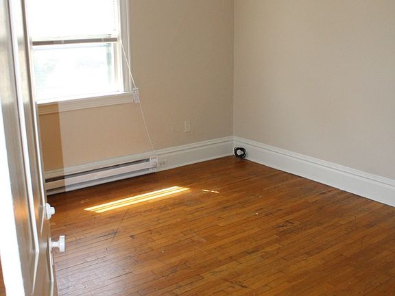 5th image of 318 College Ave NE #2