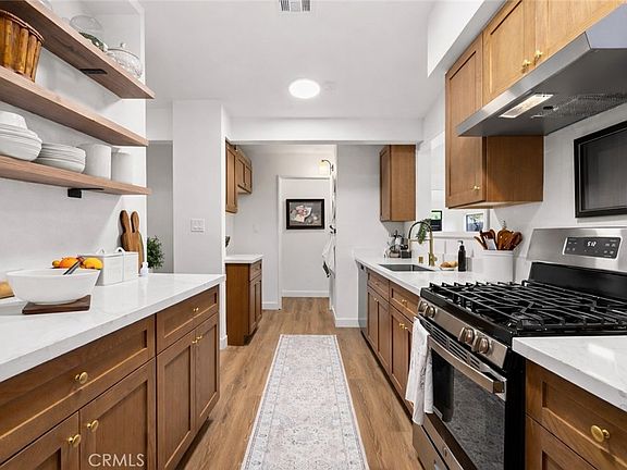 5th image of 249 W Alru St