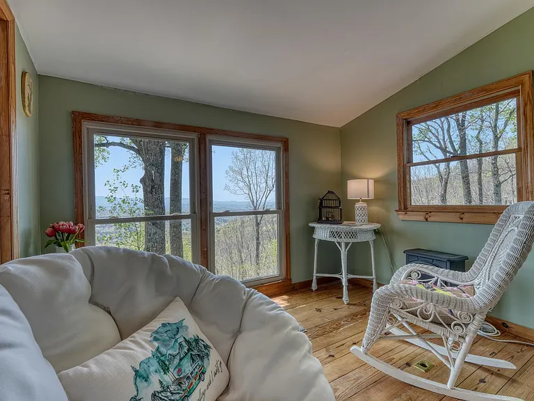 1142 Walnut Rdg — Photo 9