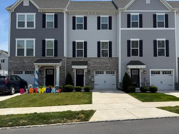 7 Hamilton Ct, Pennsauken, NJ 08110