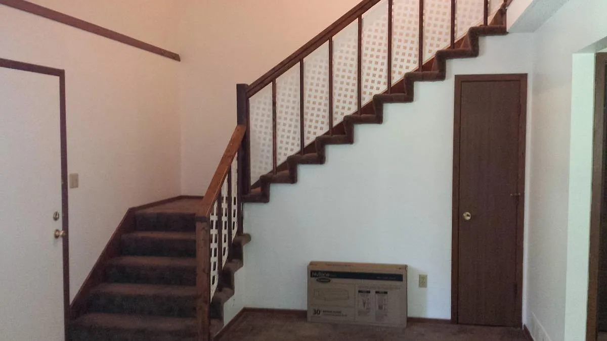 Stairway to bedrooms - 1318 Cynthia St