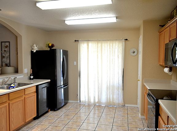 4th image of 8835 Fenwood St