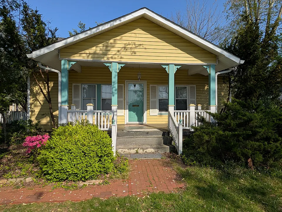 284 Clover Ave