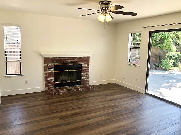 502 Butler Ct — Photo 6