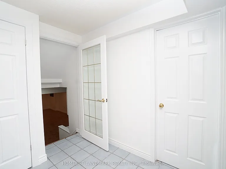 594 Queen Victoria Dr #GOUND BASEMENT — Photo 15