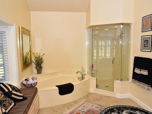 Master Bath-Jetted Tub