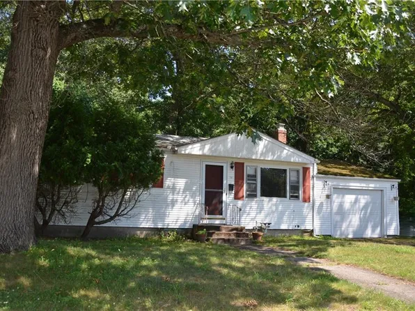 70 Griffin Dr, Warwick, RI 02886
