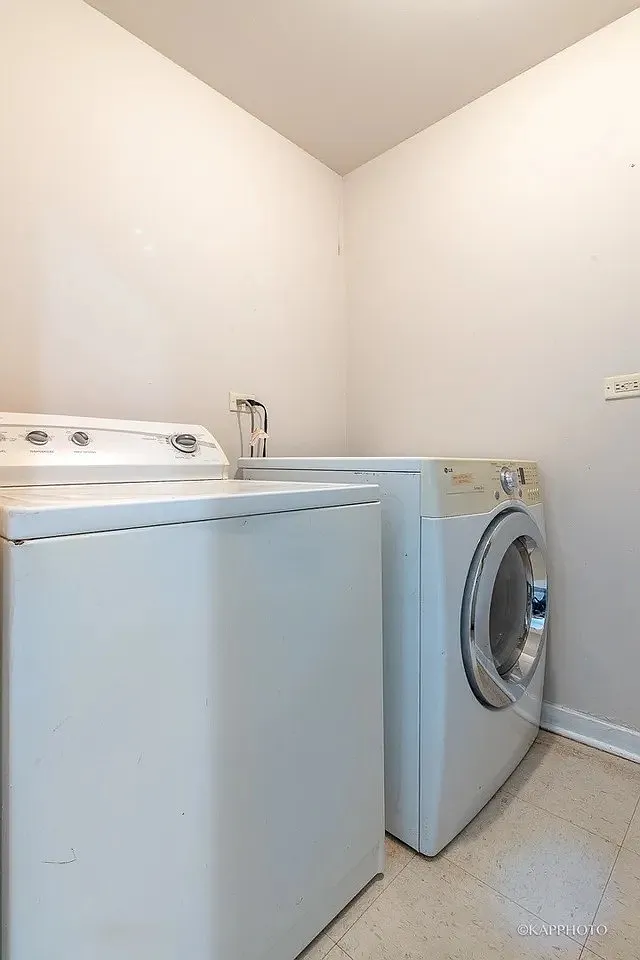 3 bed, 1200 sqft, $2,250 — Photo 2