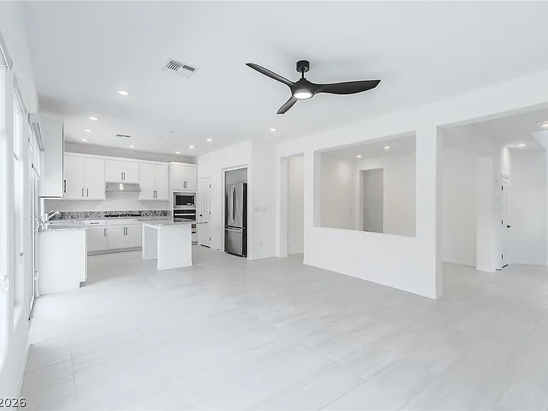 6846 W Ford Ave — Photo 9