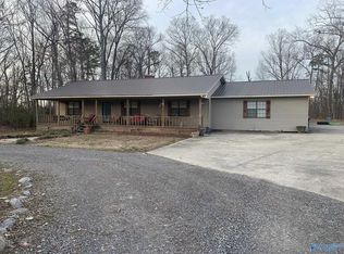 596 Laura Mae Ln, Albertville, AL 35950