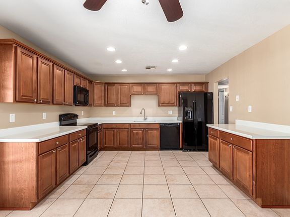3rd image of 2519 W Columbine Dr