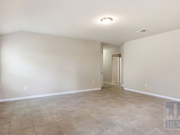 3rd image of 821 Schefer St