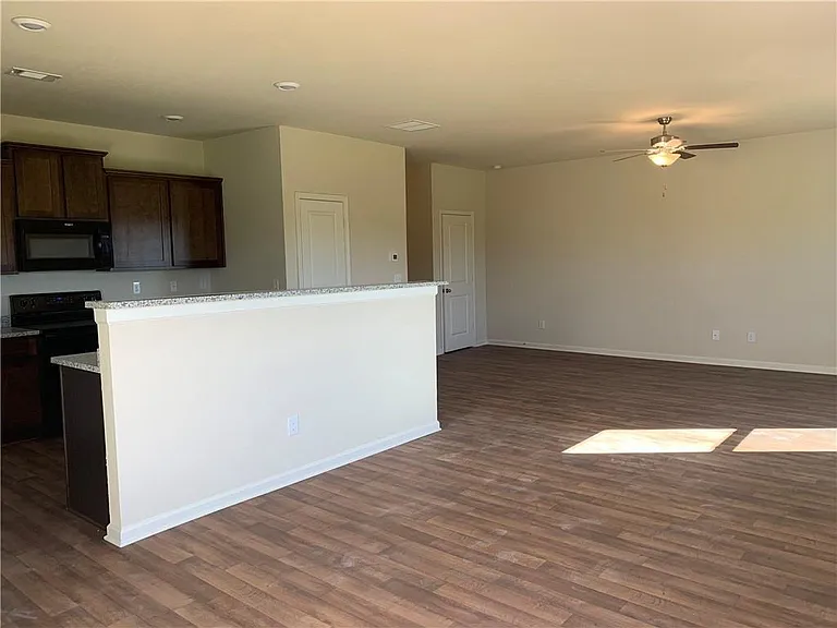 929 Independence Ave — Photo 5
