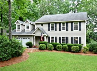5915 Peaceful Glen Dr, Pfafftown, NC 27040