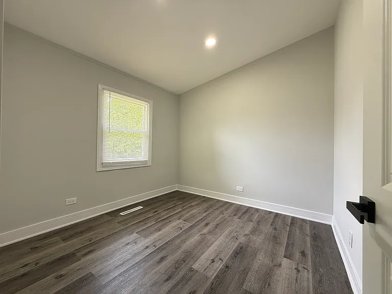 2404 Crescent Dr — Photo 8
