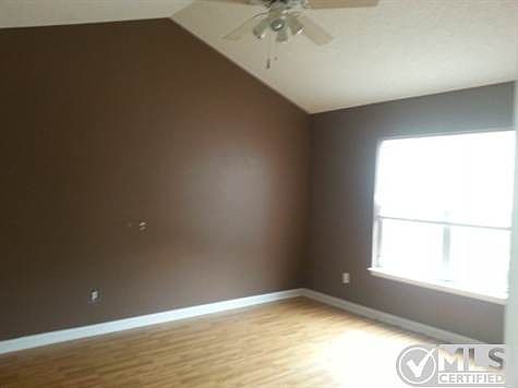 5th image of 2851 Sun Valley Ct #C