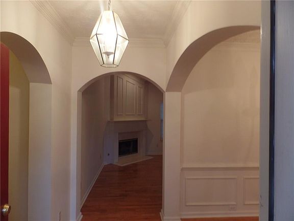 2nd image of 536 Gables Ct