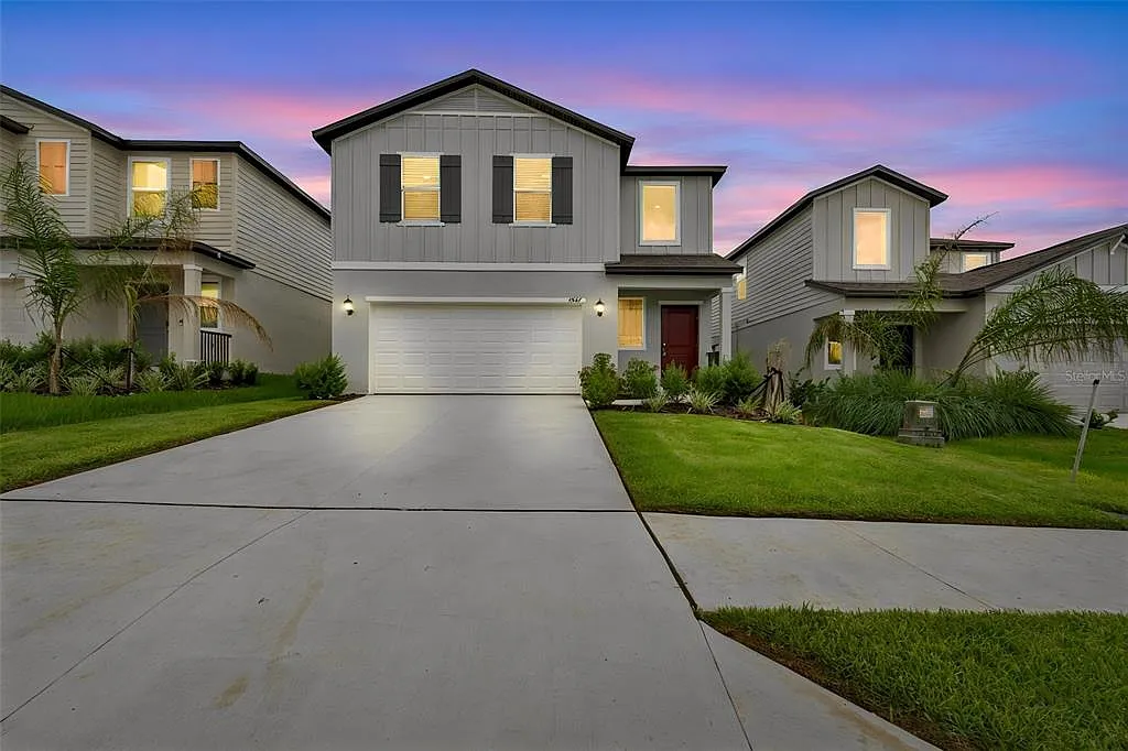 4 bed, 2.5 bath, 1887 sqft, $2,300 — Photo 1