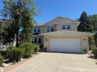 915 Picard Dr NW, Edmonton, AB T5T6H2