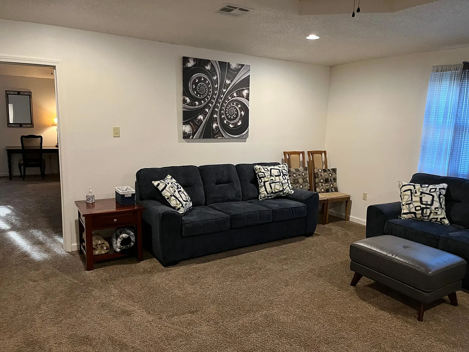 4 bed, 2168 sqft, $3,000 — Photo 2