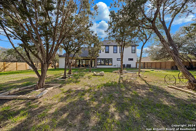 123 Broken Spur Cir — Photo 25