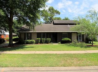 2201 N Rayburn Ct, Pasadena, TX 77502
