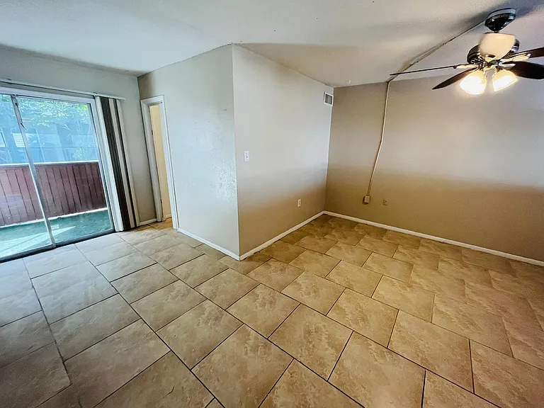 3914 Crayrich Cir — Photo 5