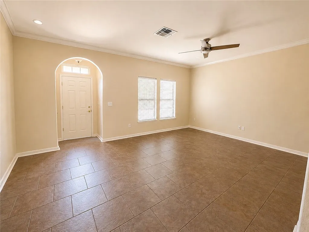 3 bed, 1440 sqft, $1,950 — Photo 2