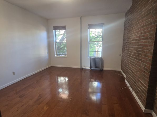 32-84 30th St #2L