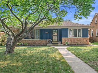 5684 N Milwaukee River PARKWAY, Glendale, WI, 53209