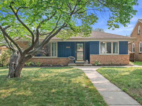 5684 N Milwaukee River PARKWAY, Glendale, WI 53209