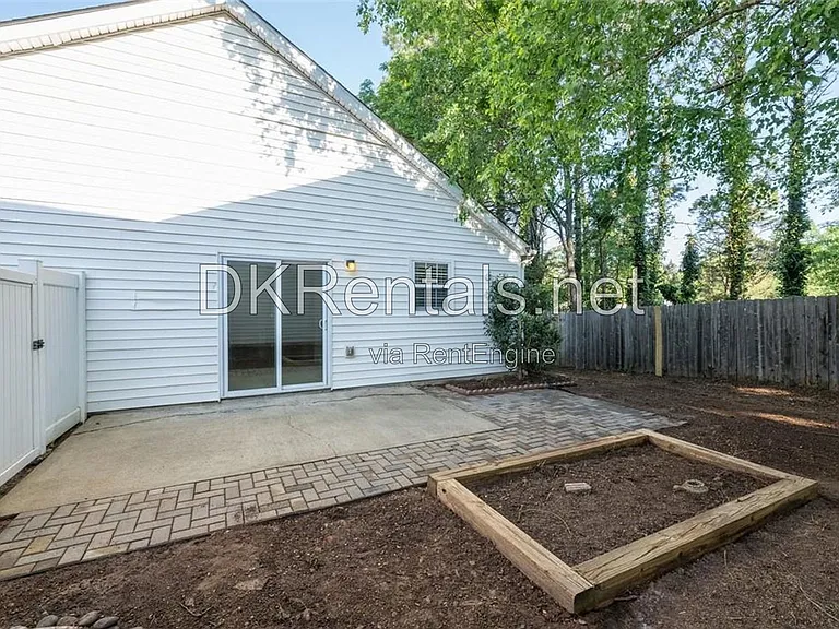207 Daventry Way — Photo 11
