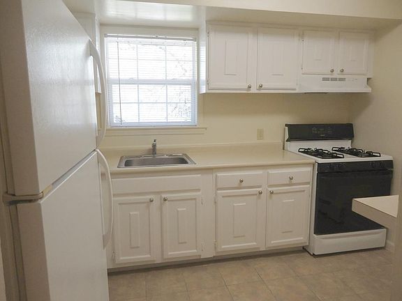 2nd image of 14 Kensington Cir APT E