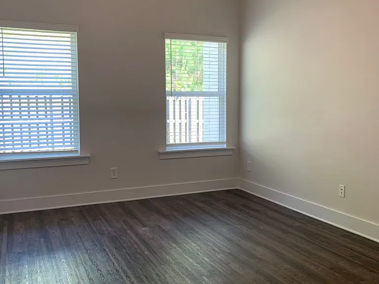 1285 Shades Ter — Photo 9