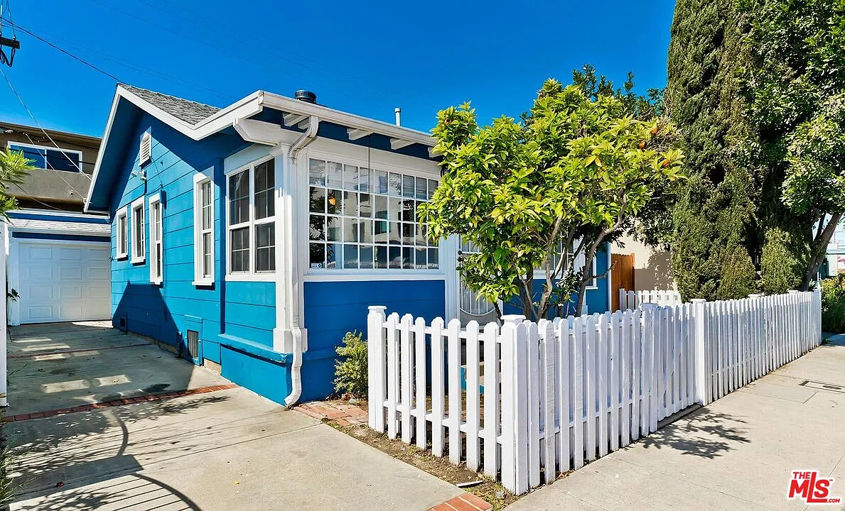 2 bed, 1.0 bath, 900 sqft, $4,500 — Photo 1