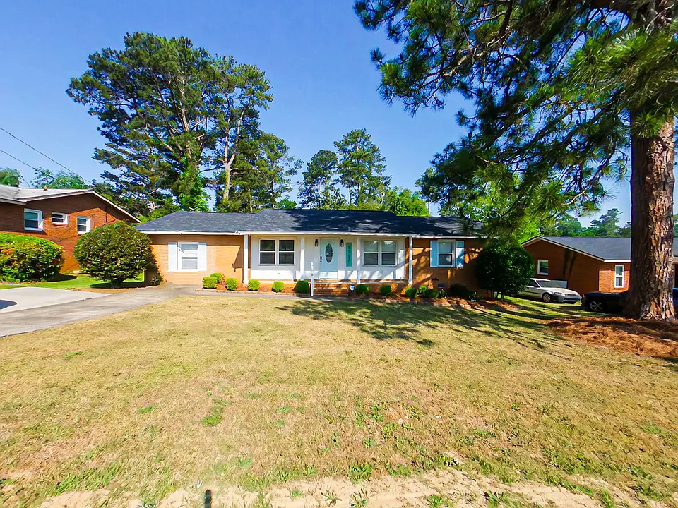 1117 Eisenhower Dr